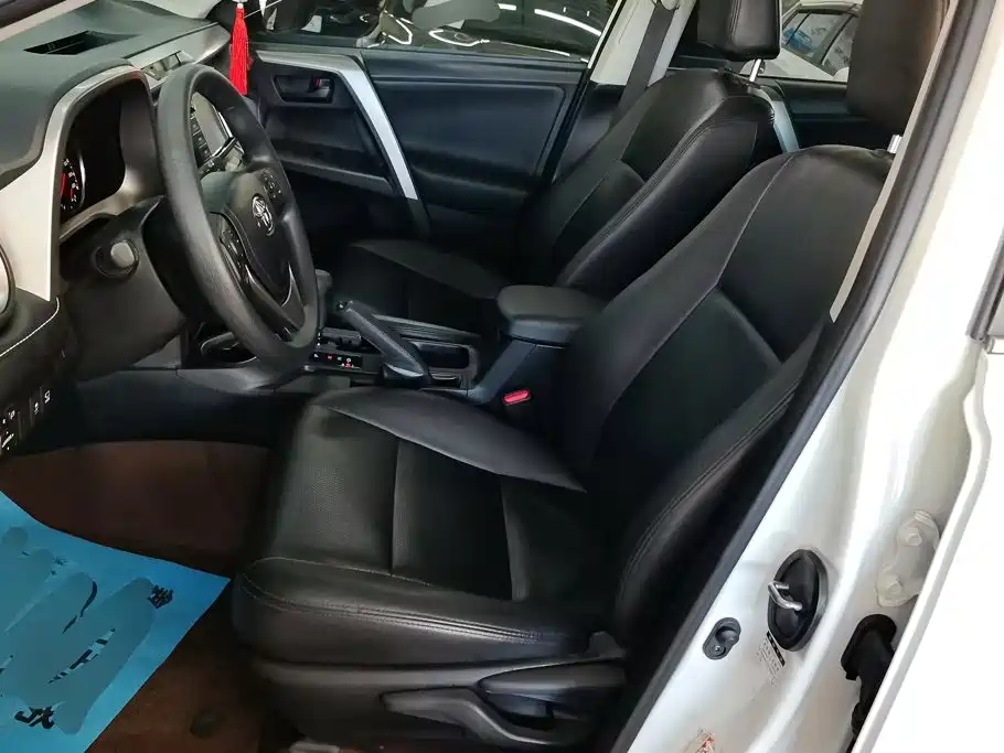 Toyota RAV4 — миниатюра 9