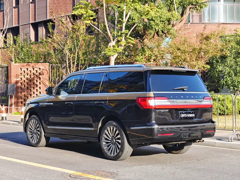 LINCOLN NAVIGATOR
