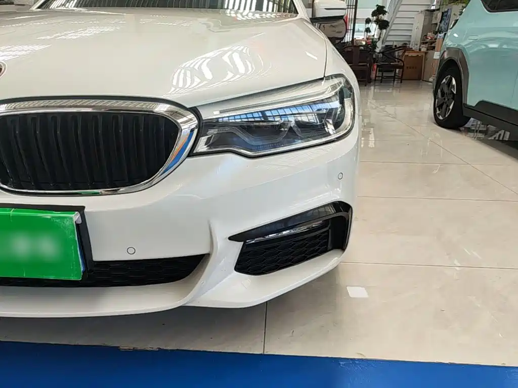 BMW 5 Series — миниатюра 24