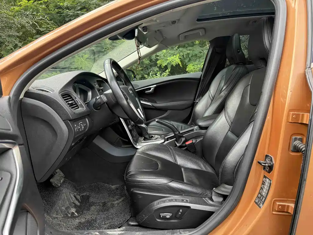 Volvo V40 — миниатюра 4