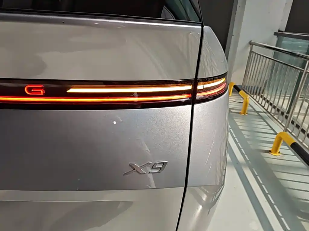 XPeng X9 — миниатюра 8