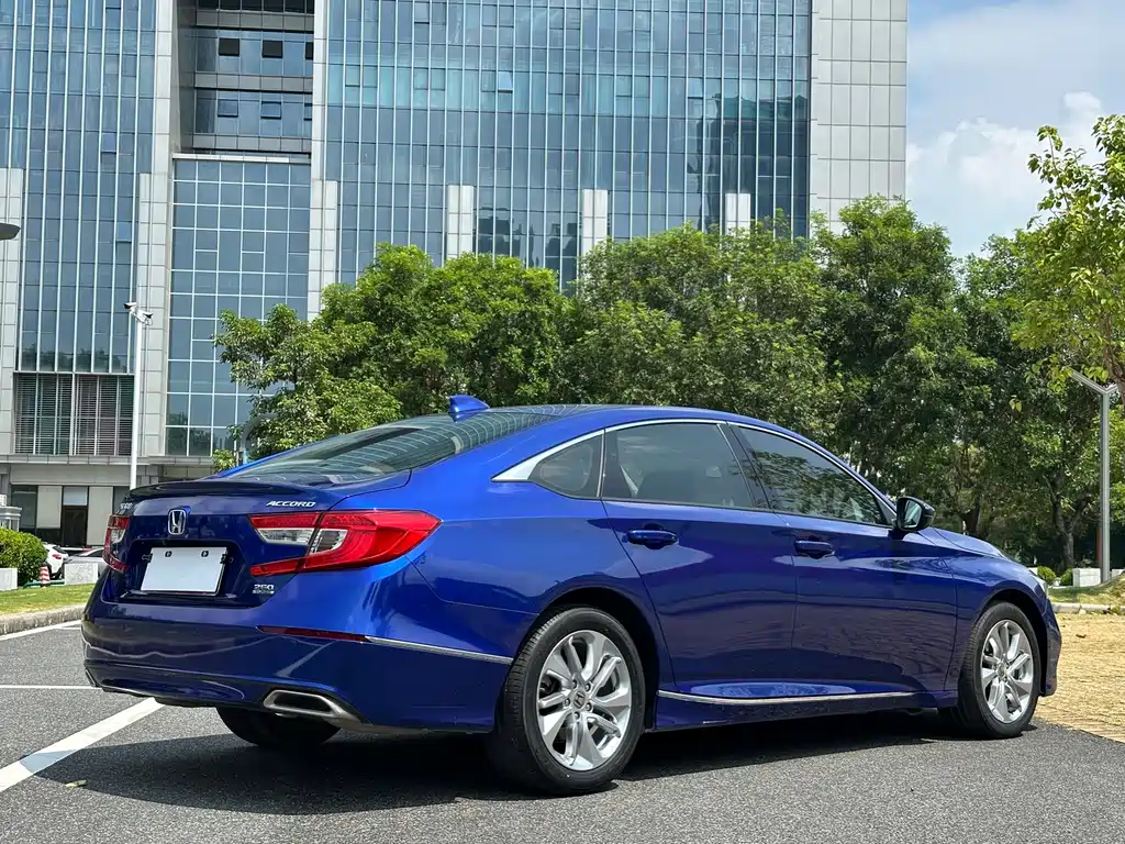 Honda Accord — миниатюра 13