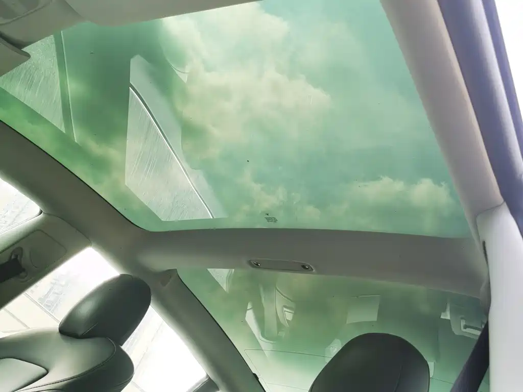 Tesla Model 3 — миниатюра 15