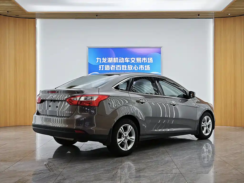 Ford Focus 2012 1.6L MT