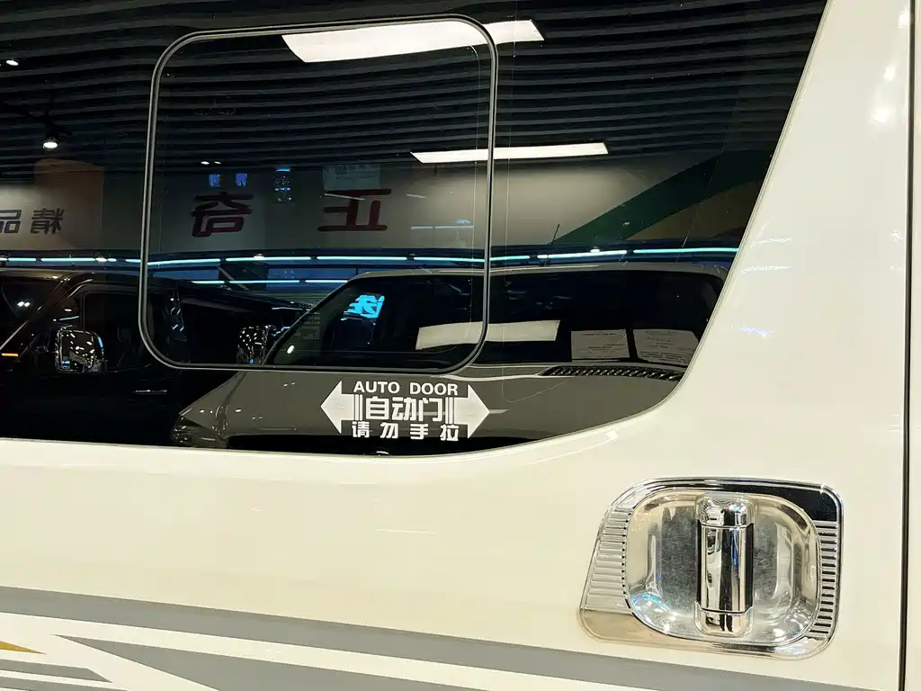 Toyota Hiace — миниатюра 7