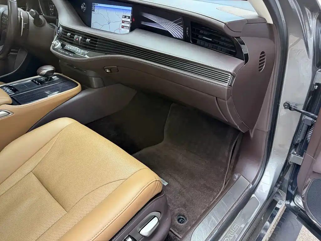 Lexus LS — миниатюра 17