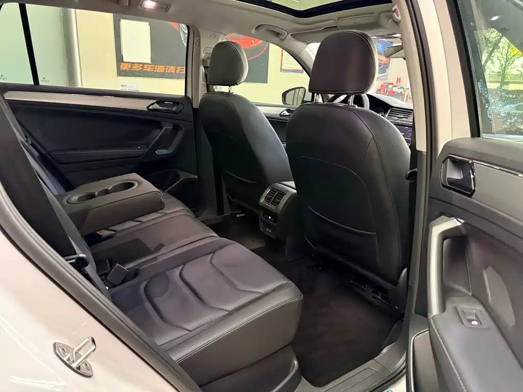 Volkswagen Tiguan L — миниатюра 11