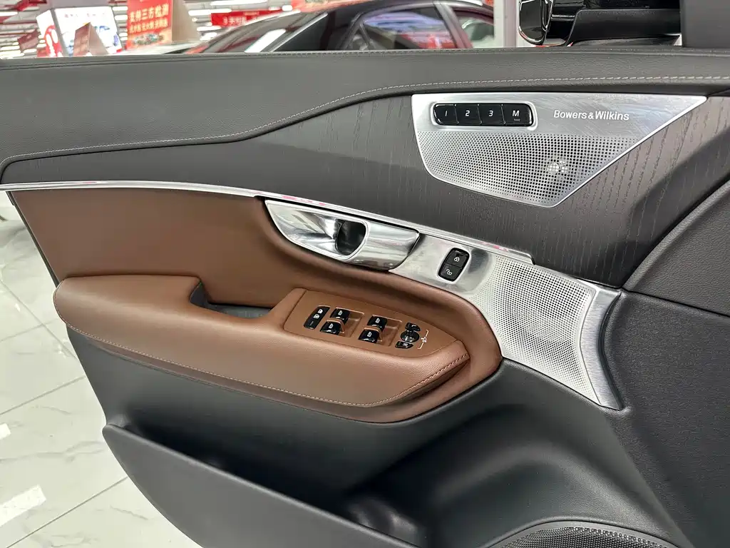 Volvo XC90 — миниатюра 30