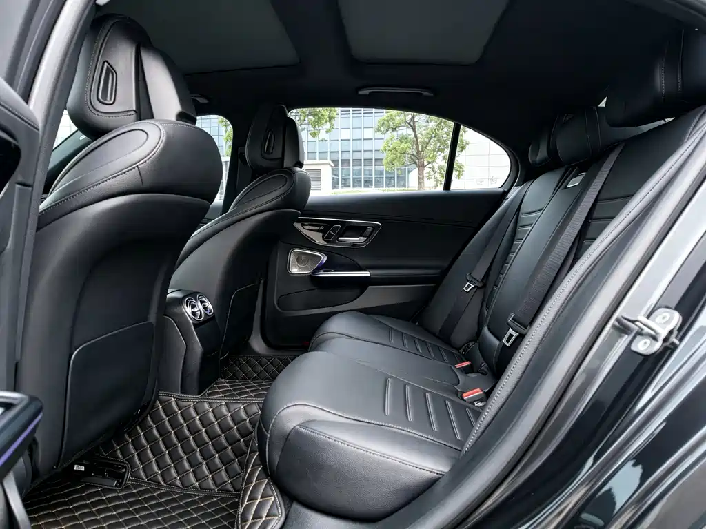 Mercedes-Benz C-Class — миниатюра 6