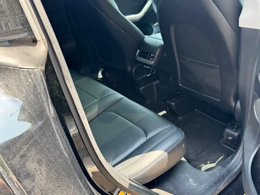 Tesla Model Y — миниатюра 7
