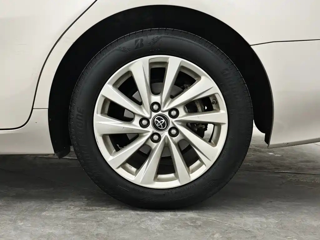 Toyota Camry — миниатюра 9