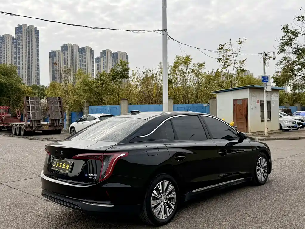 Hongqi HONGQI E QM5
