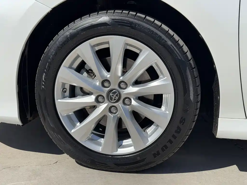 Toyota Camry — миниатюра 16