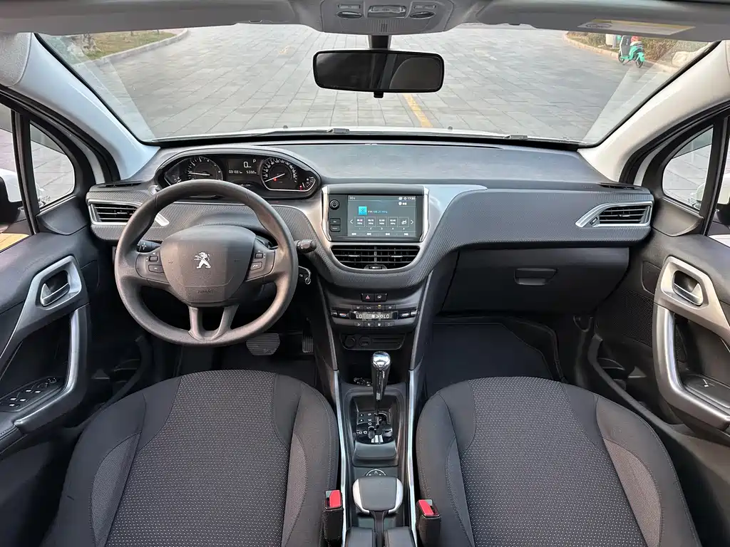 Peugeot 2008 — миниатюра 10