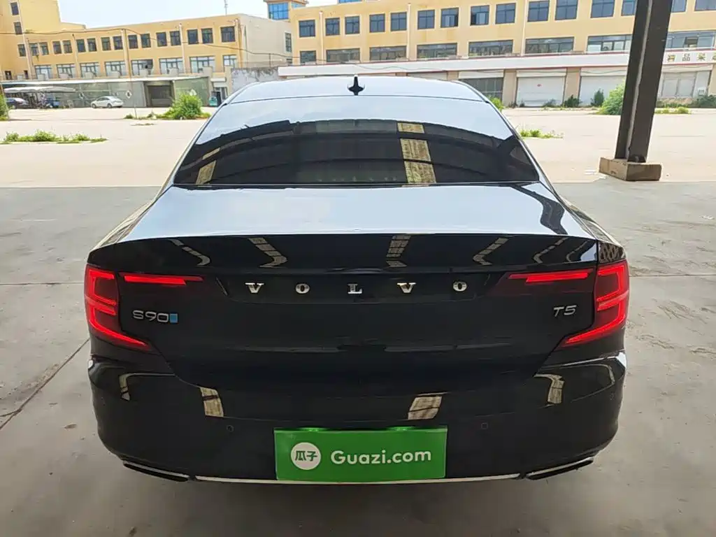 Volvo S90 2018 T4