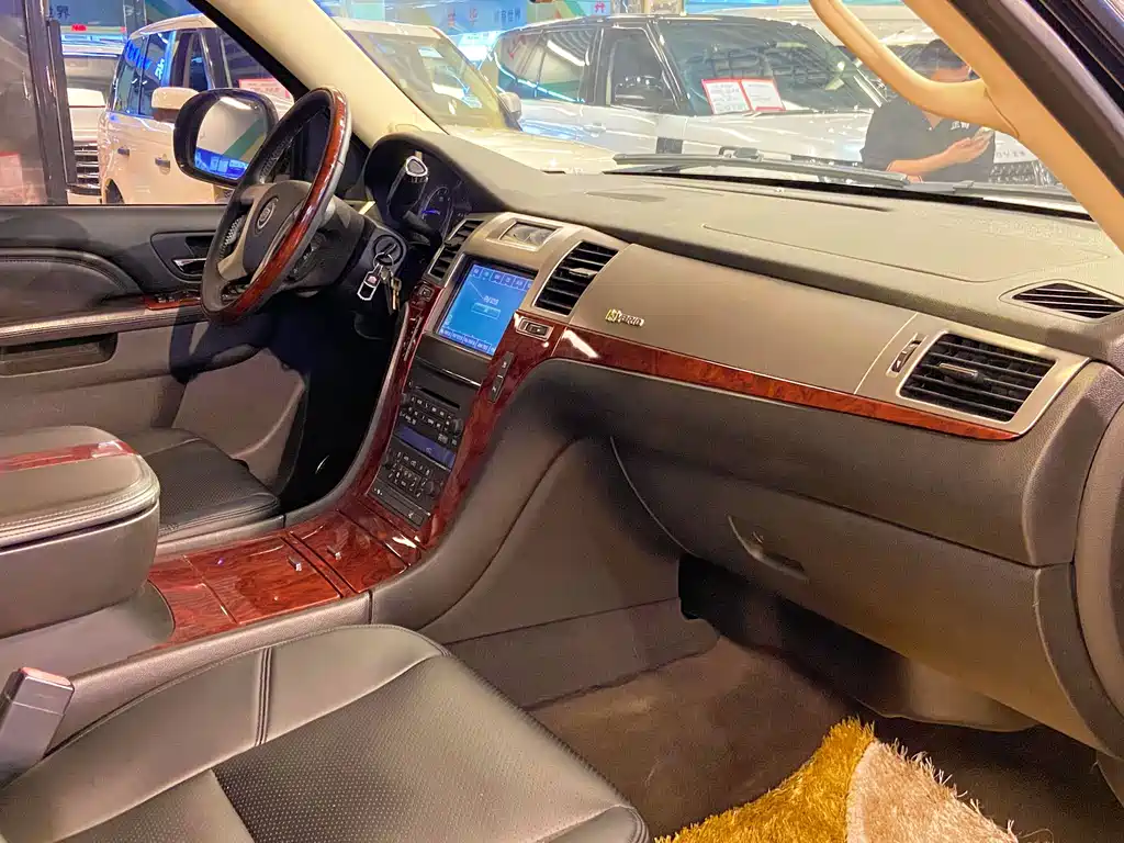 Cadillac Escalade — миниатюра 10