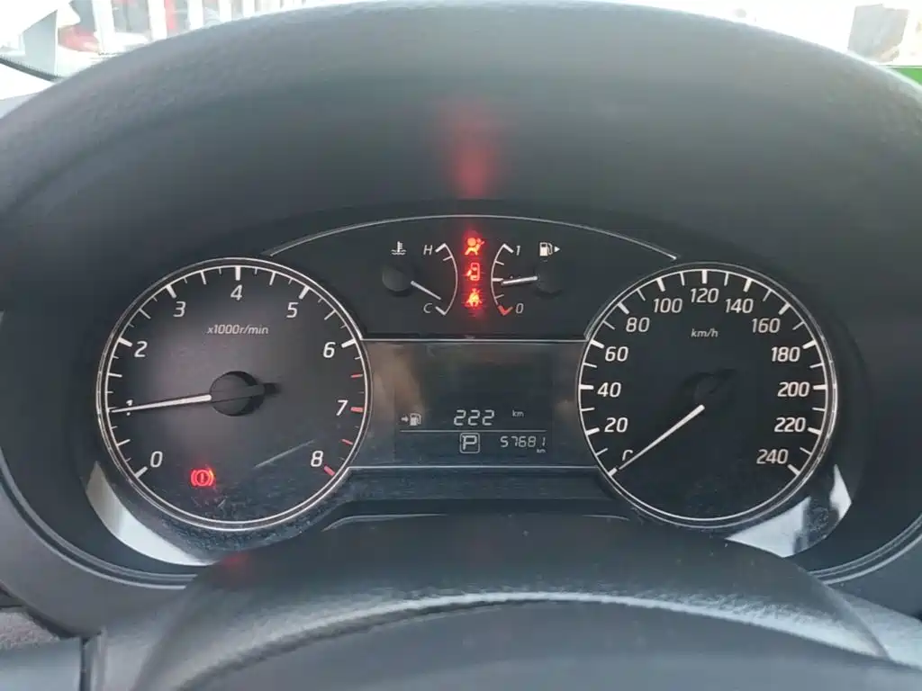 Nissan Tiida — миниатюра 12