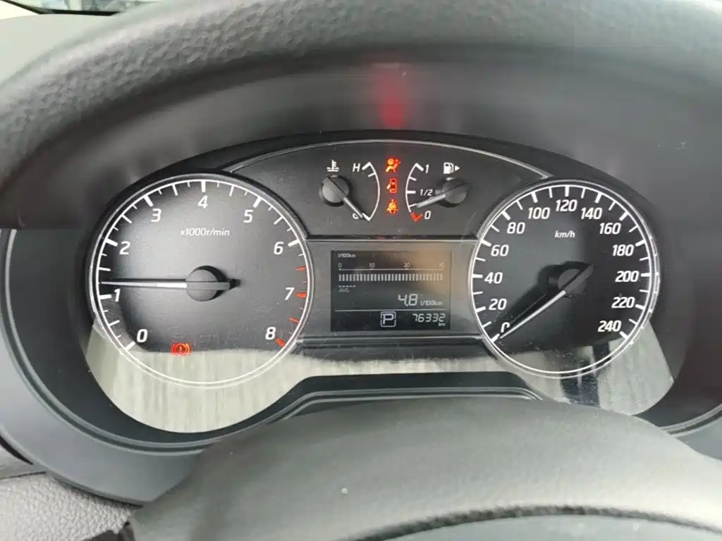 Nissan Tiida — миниатюра 12