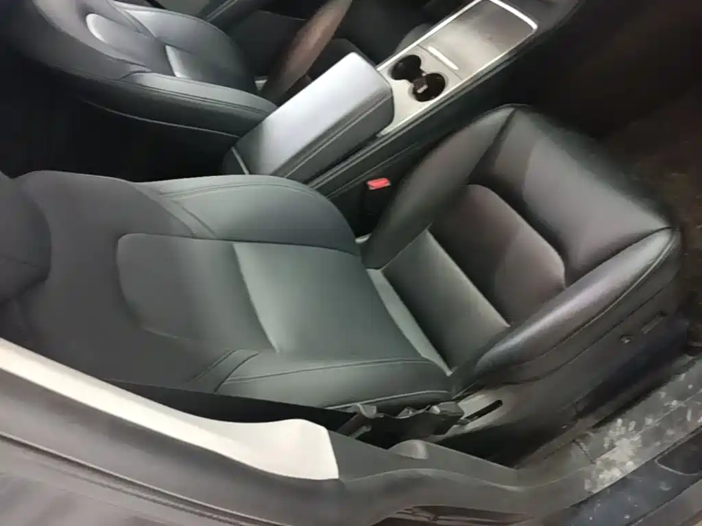 Tesla Model Y — миниатюра 24