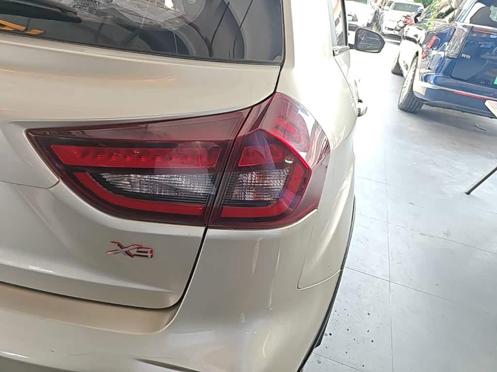 Geely Vision X3 1.5 л 2021 г. шампань/коричневый, пробег 37400 км