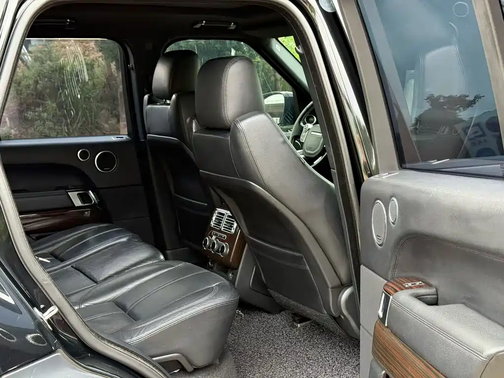 Land Rover Range Rover — миниатюра 6
