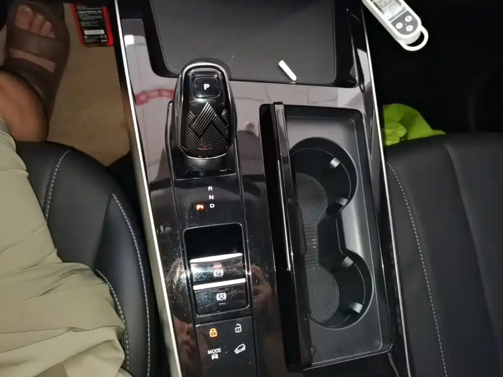 Roewe RX5 MAX — миниатюра 10
