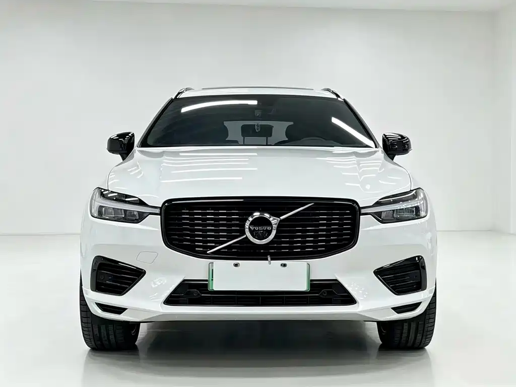 Volvo XC60 PHEV — миниатюра 6