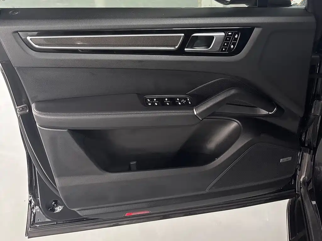 Porsche Cayenne Hybrid — миниатюра 8