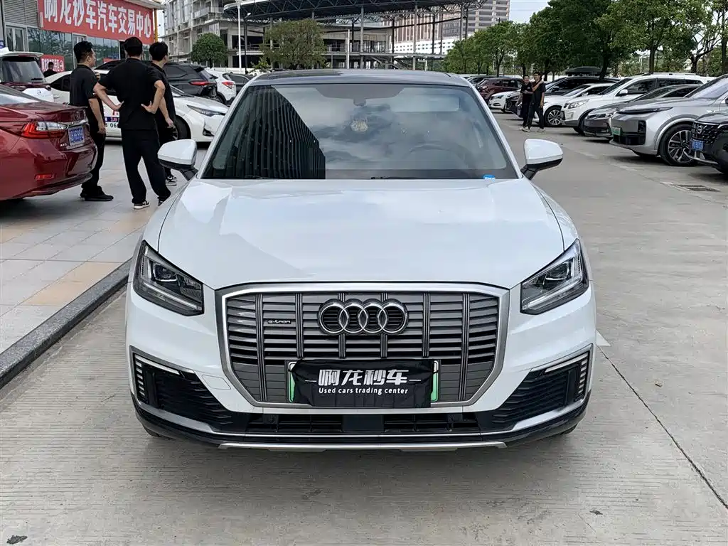 Audi Q2L e-tron — миниатюра 2
