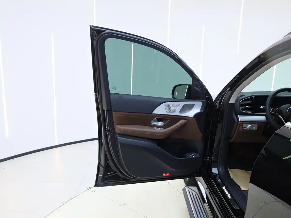 Mercedes-Benz GLS — миниатюра 8