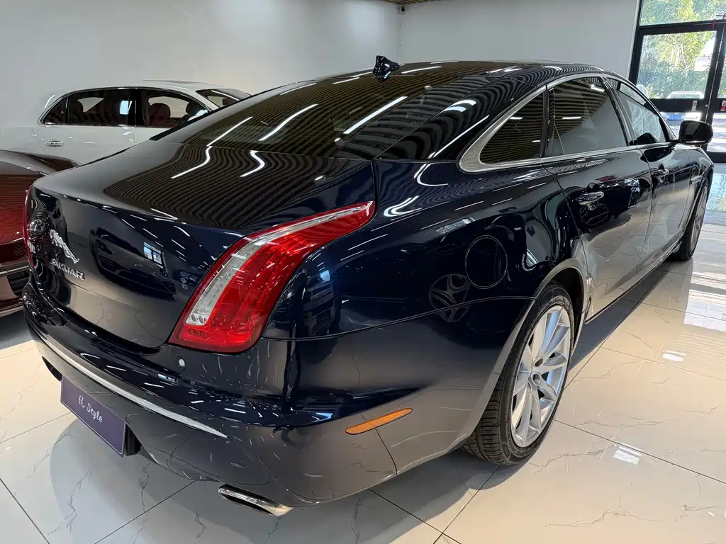 Jaguar XJ — миниатюра 3