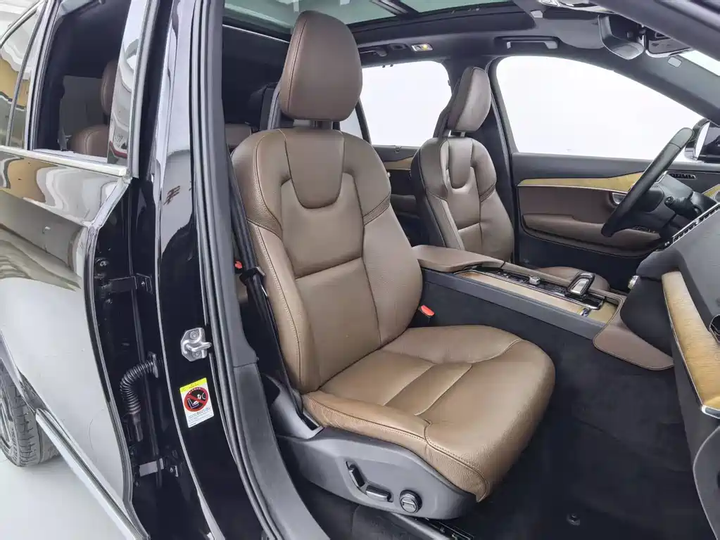 Volvo XC90 — миниатюра 8