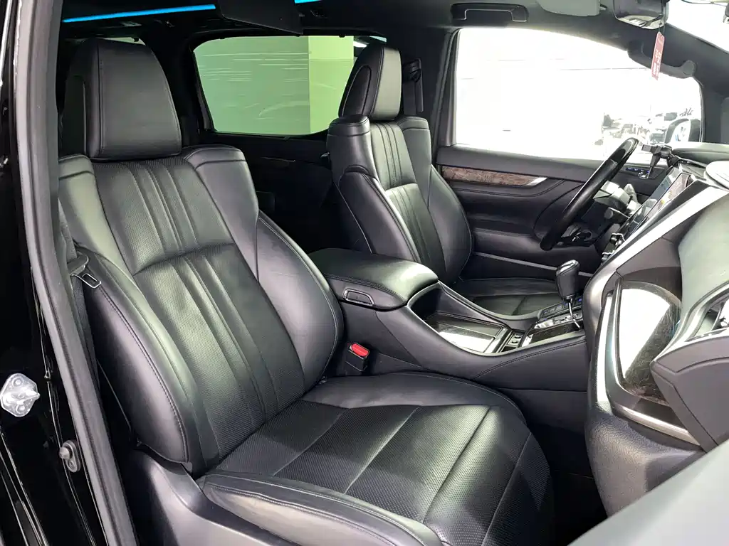 Toyota Vellfire - фото 16