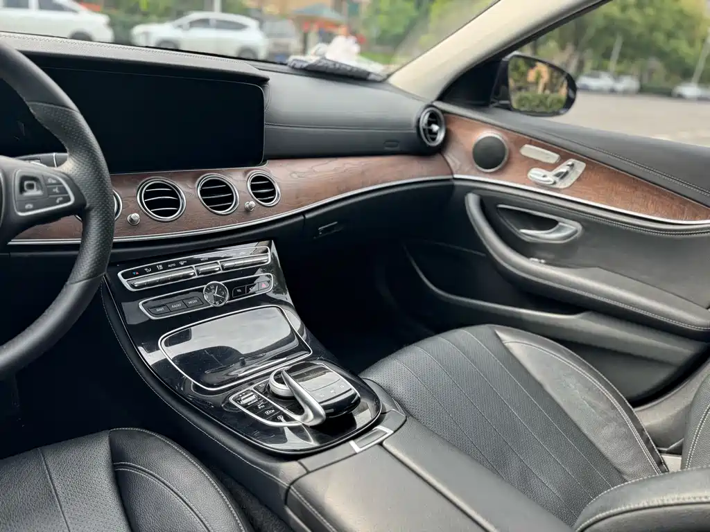 MERCEDES-BENZ E CLASS