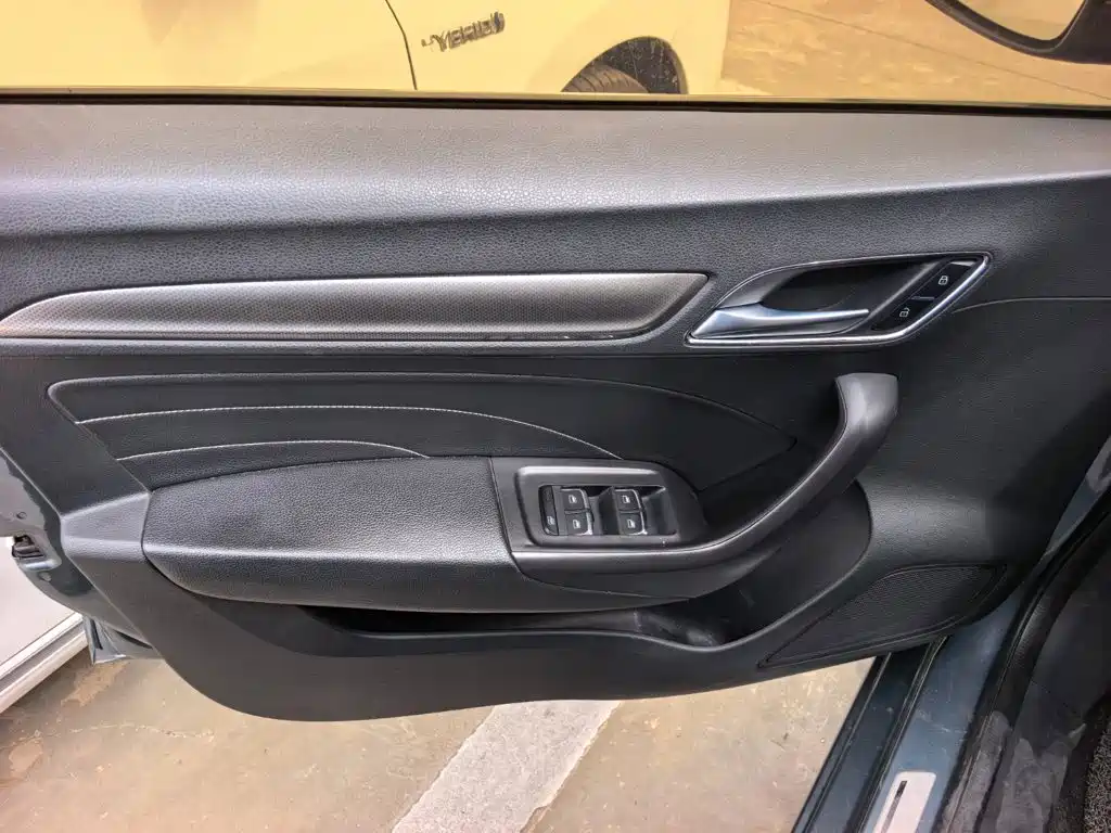 Roewe i6 Classic — миниатюра 8