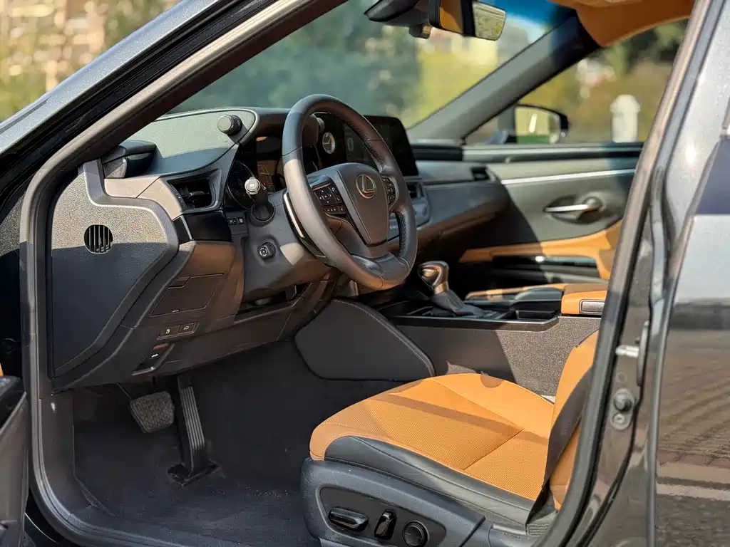 Lexus ES 2021 260
