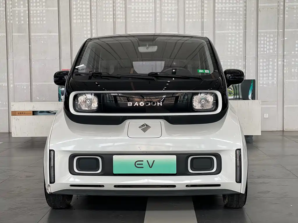 Baojun E300 — миниатюра 2