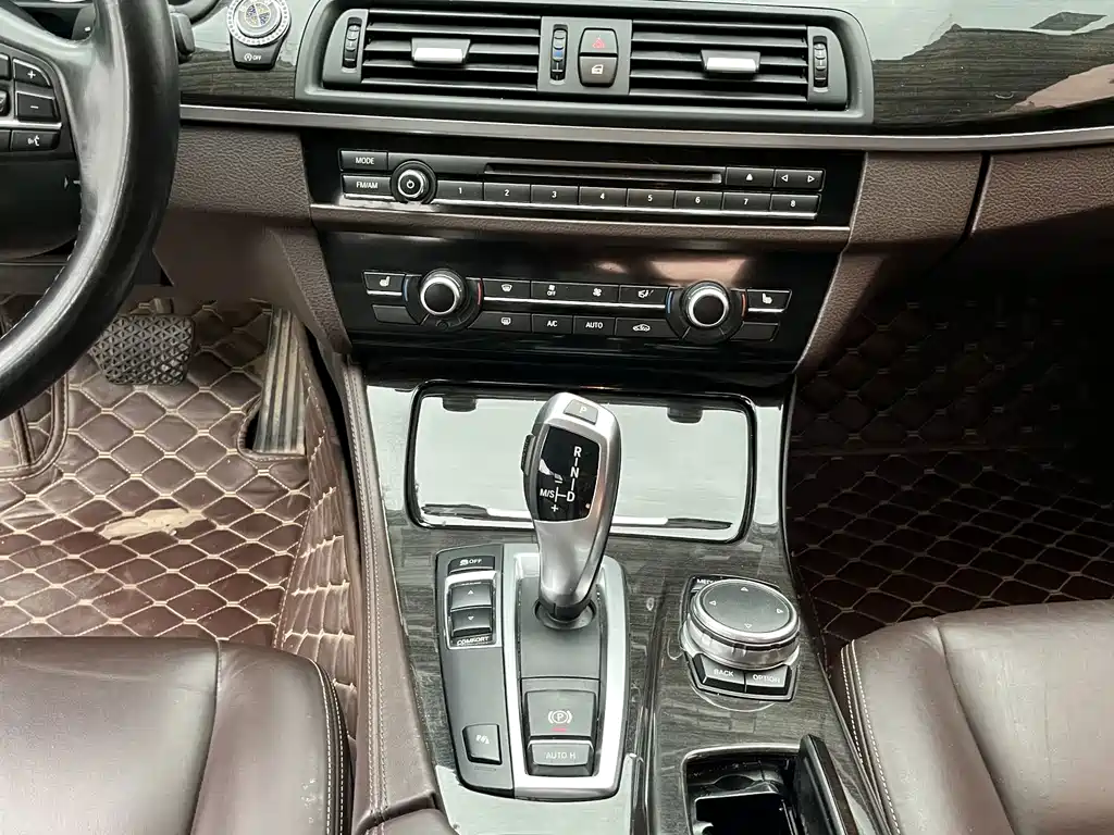 BMW 5 Series — миниатюра 18