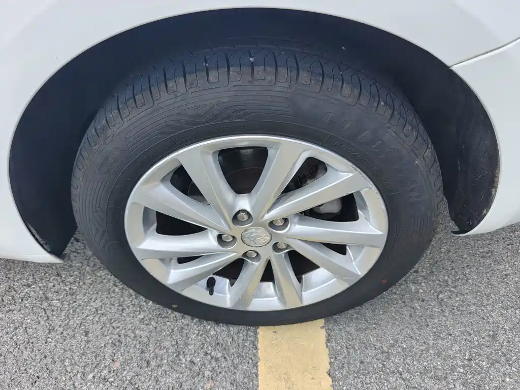 Buick Verano — миниатюра 12