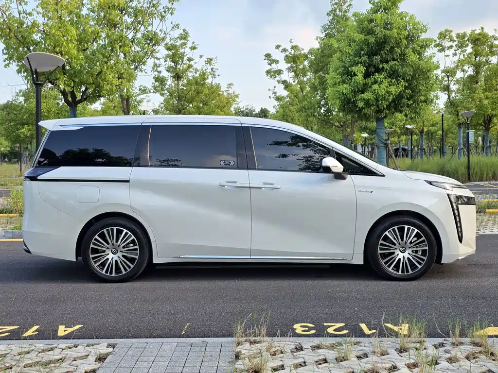 GAC Motor 传祺E8 PHEV — миниатюра 8