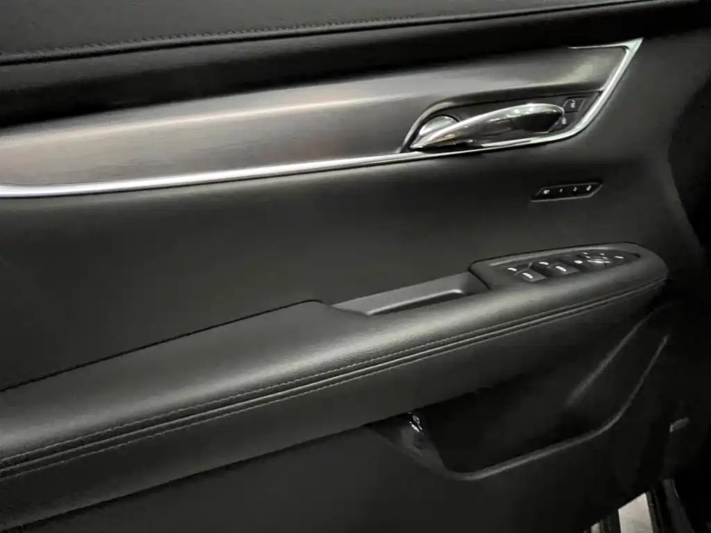 Cadillac XT6 2021 28T мест