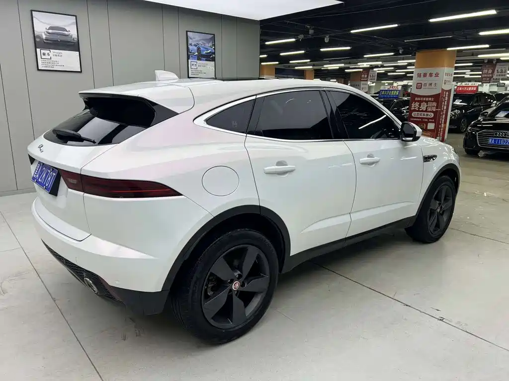 Jaguar E-PACE — миниатюра 7