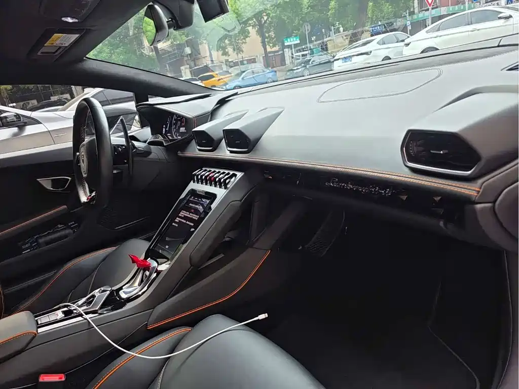 LAMBORGHINI HURACÁN