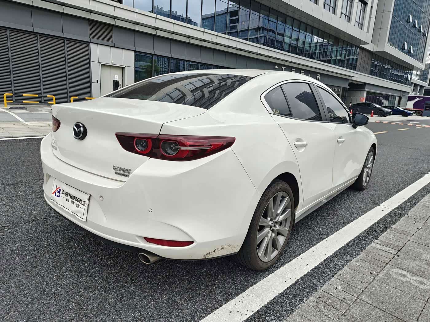 Mazda Mazda3 Axela 2.0 л 2023 г. Белый, пробег 29000 км