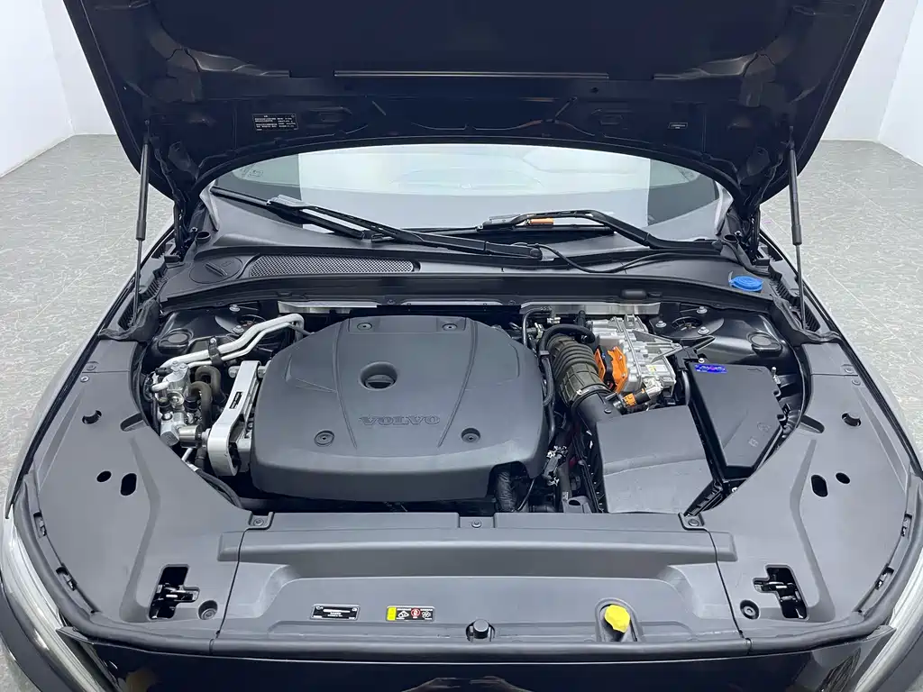 Volvo S90 PHEV — миниатюра 18
