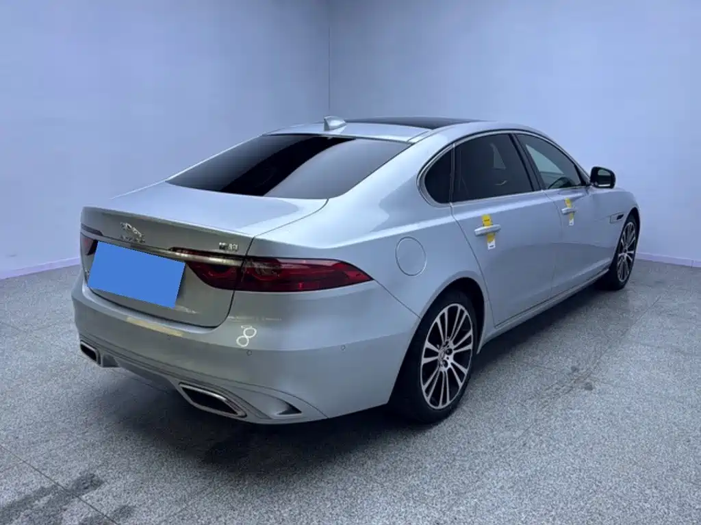 Jaguar XFL — миниатюра 7
