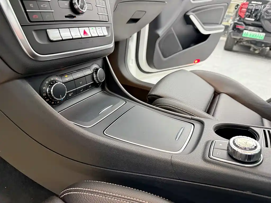 Mercedes-Benz GLA — миниатюра 12