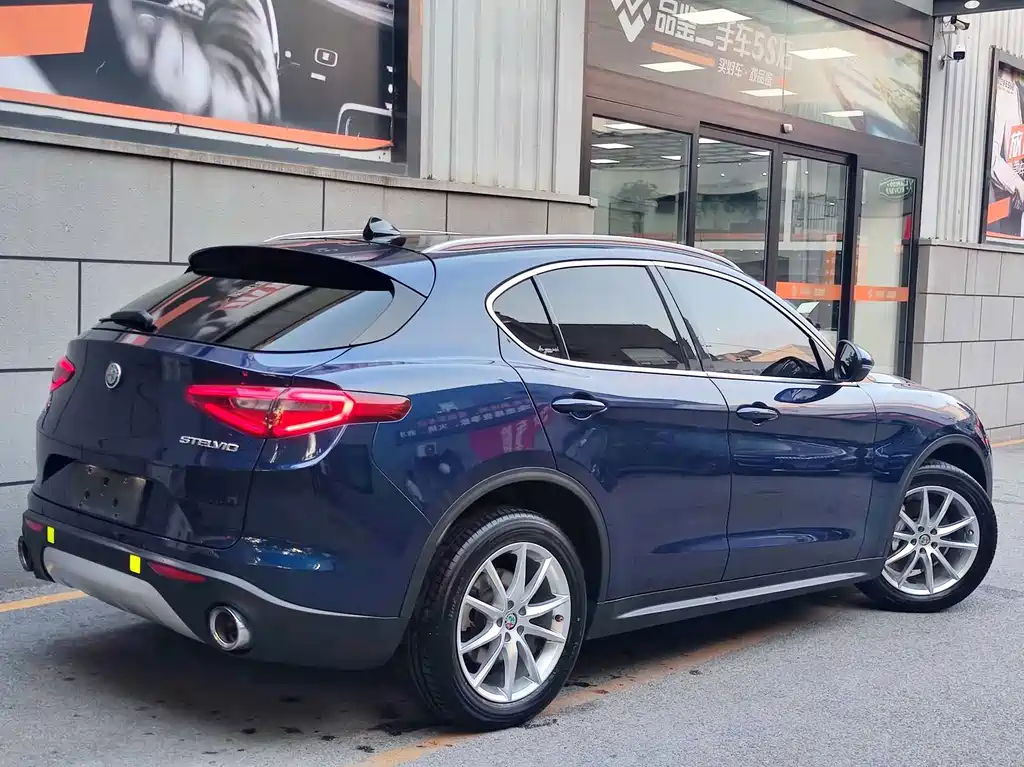 Alfa Romeo Stelvio 2017 2.0T 200HP Luxury