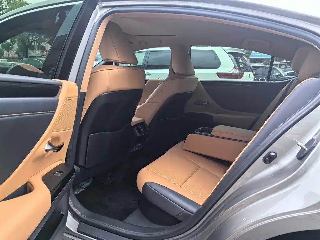 Lexus ES — миниатюра 6