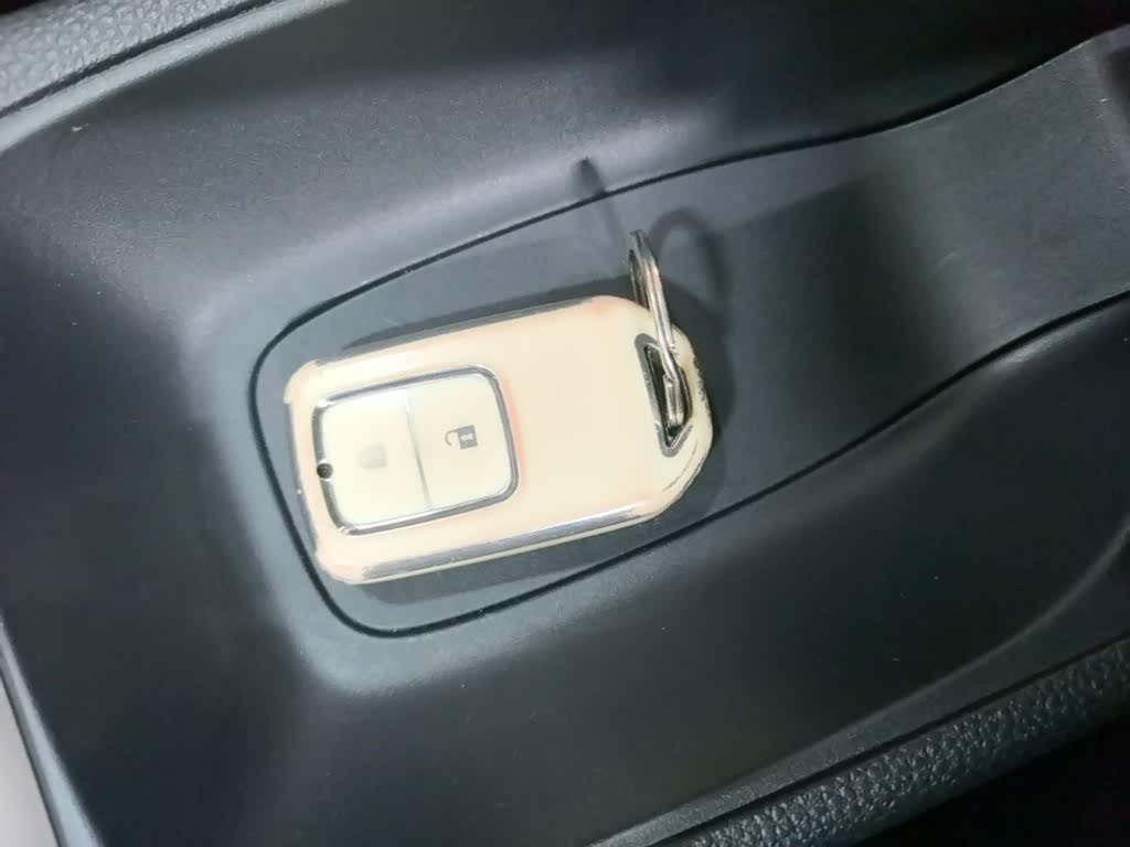 Honda Fit 1.5 л 2023 г. Белый, пробег 26500 км